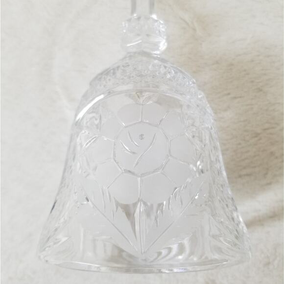 Vintage Etched Flower Crystal Cut Glass Bell Daisy Flower Pattern Collectible - Picture 3 of 7